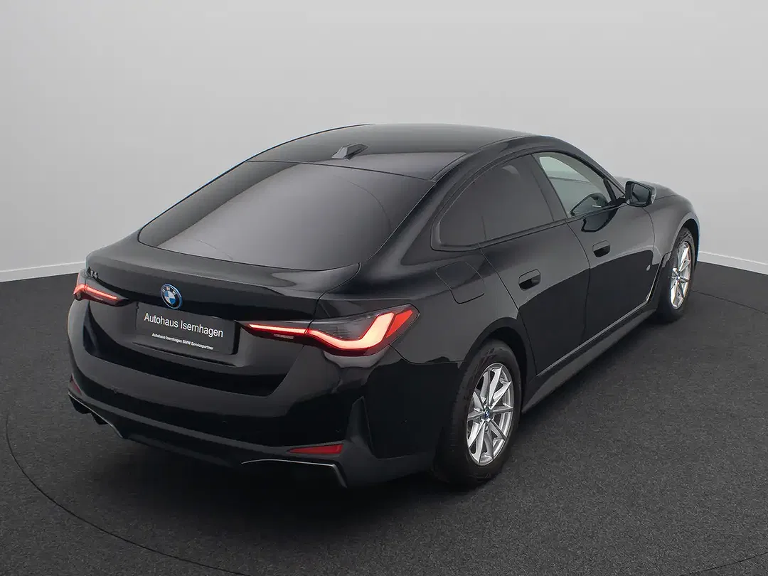 BMW i4 - Thumbnail 4