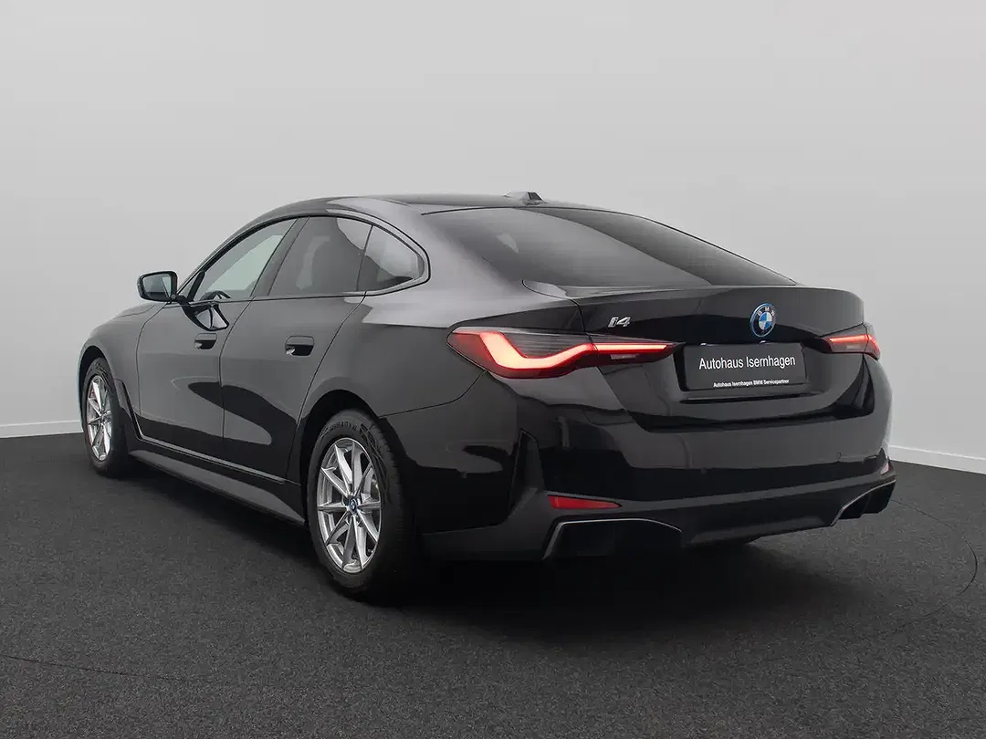 BMW i4 - Thumbnail 5