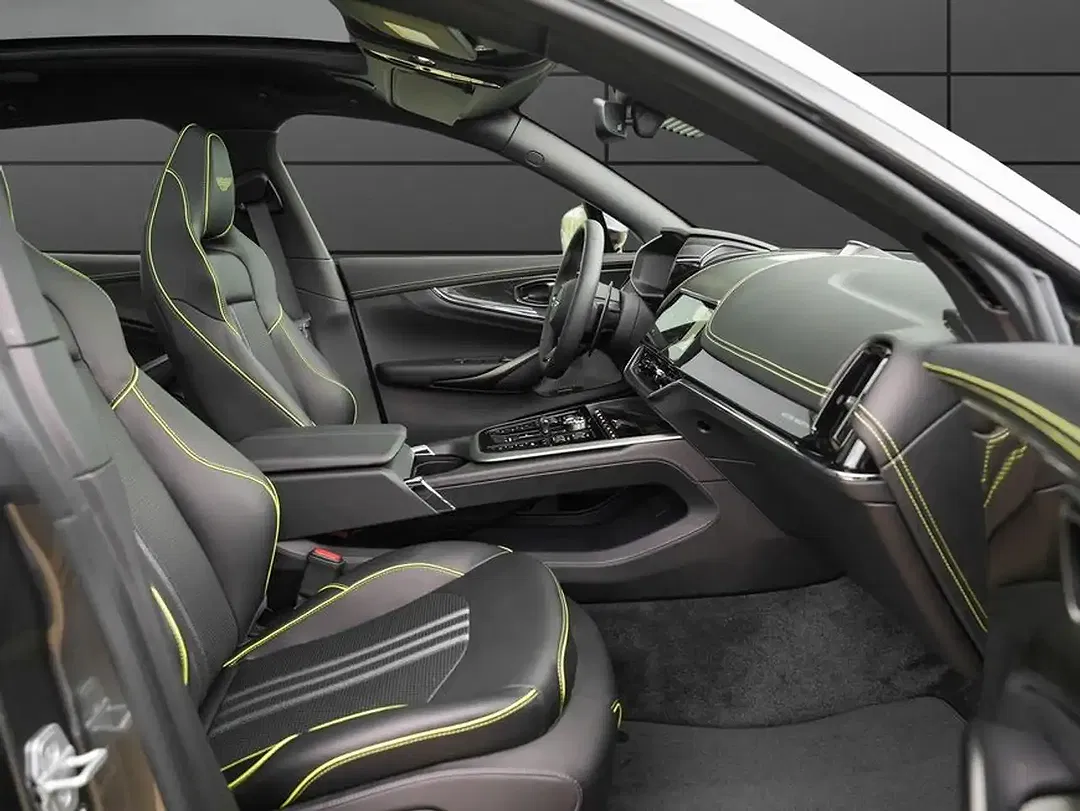 Aston Martin DBX 707 - Thumbnail 12