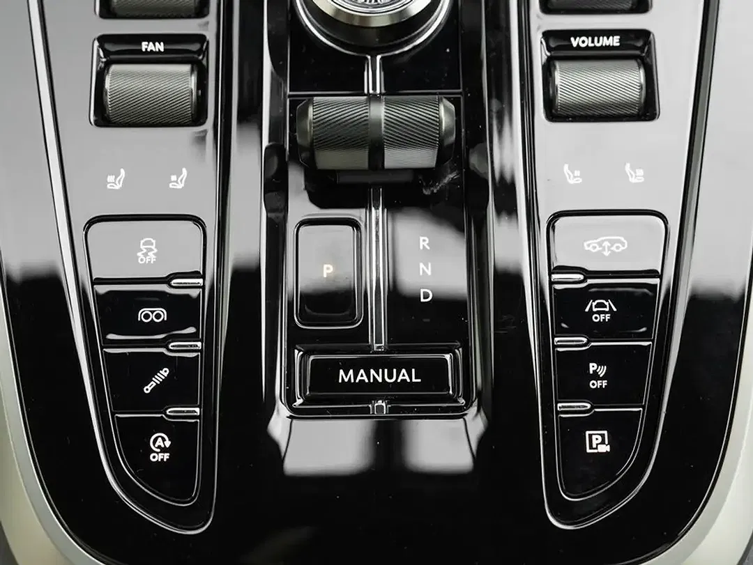 Aston Martin DBX 707 - Thumbnail 14