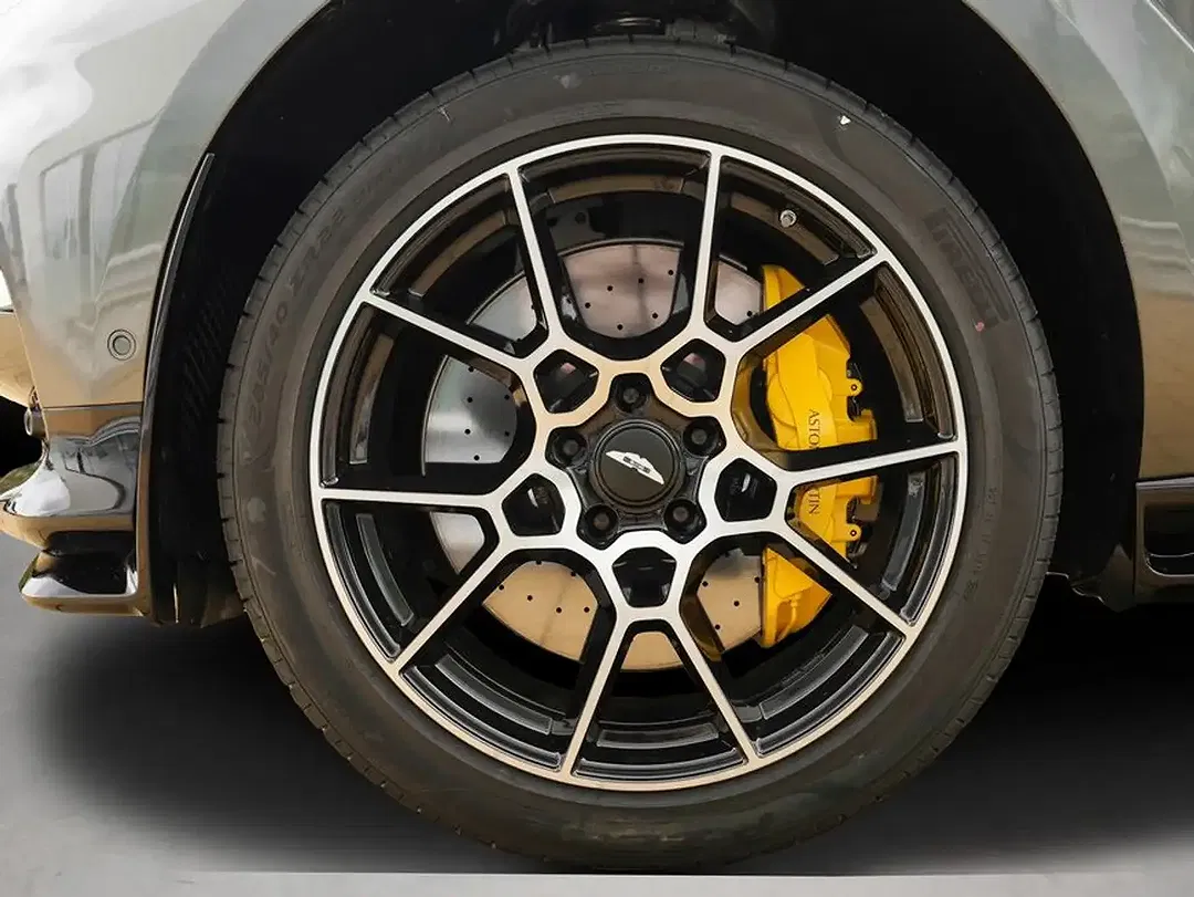Aston Martin DBX 707 - Thumbnail 4