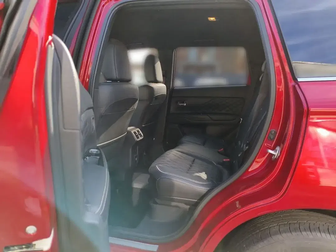 Mitsubishi Outlander 2.4 PHEV Hybrid 4WD Spirit - Thumbnail 11