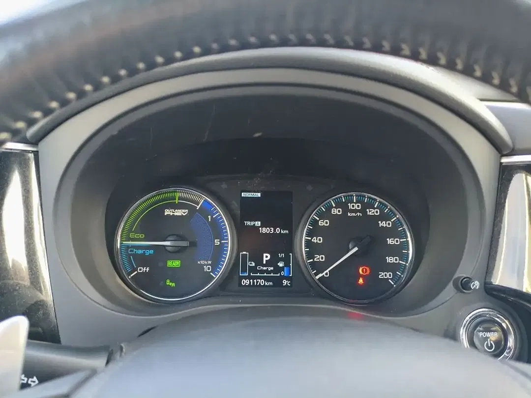 Mitsubishi Outlander 2.4 PHEV Hybrid 4WD Spirit - Thumbnail 8