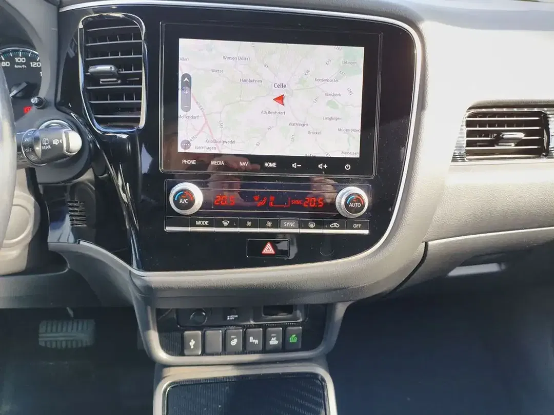 Mitsubishi Outlander 2.4 PHEV Hybrid 4WD Spirit - Thumbnail 9