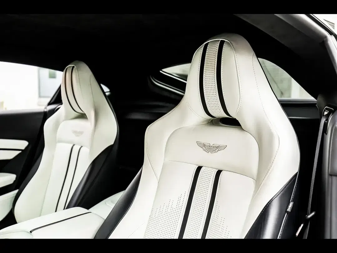 Aston Martin V8 Coupe - Thumbnail 11