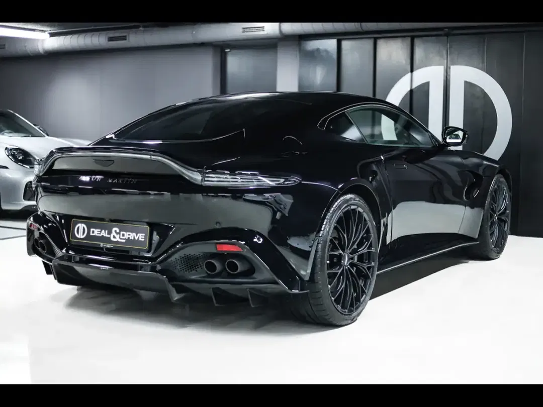 Aston Martin V8 Coupe - Thumbnail 3