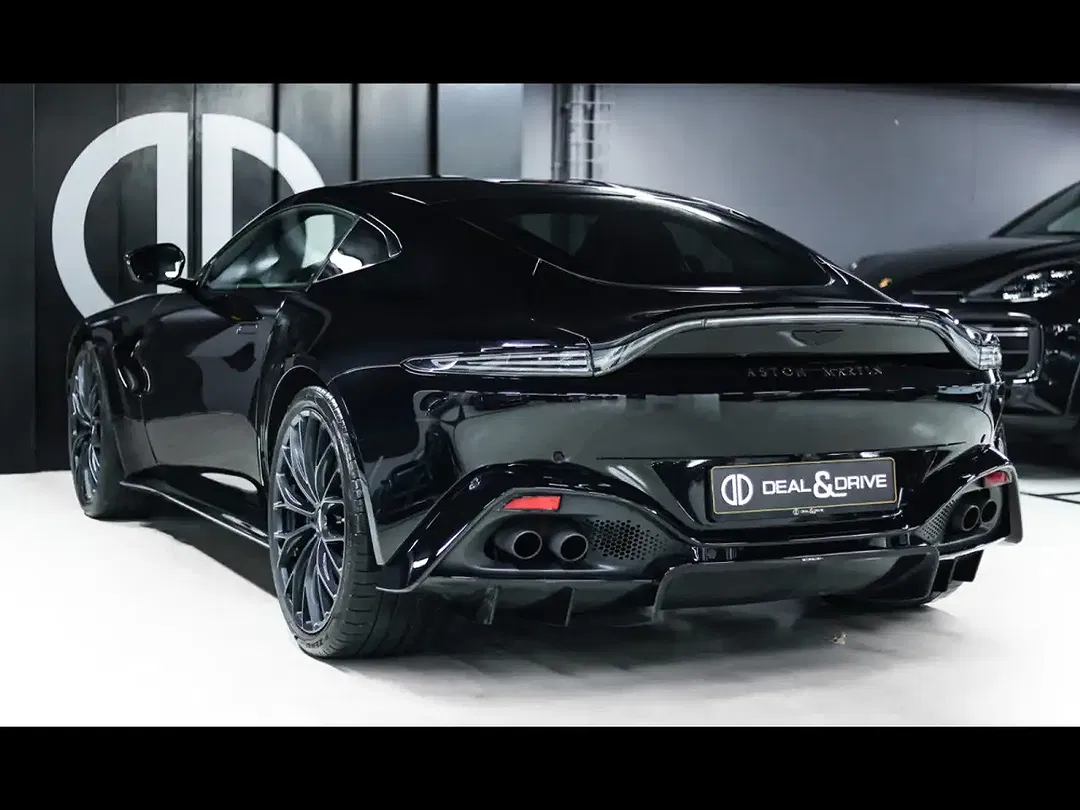 Aston Martin V8 Coupe - Thumbnail 4