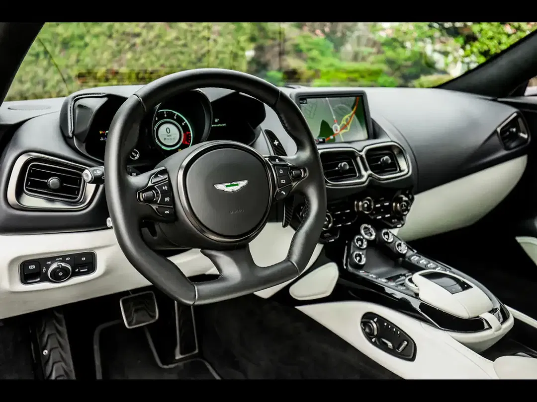Aston Martin V8 Coupe - Thumbnail 9