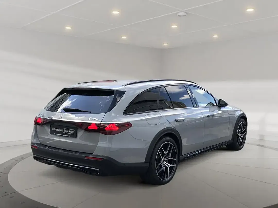 Mercedes-Benz E 220 4MATIC AMG MBUX All-Terrain Avantgarde - foto 2