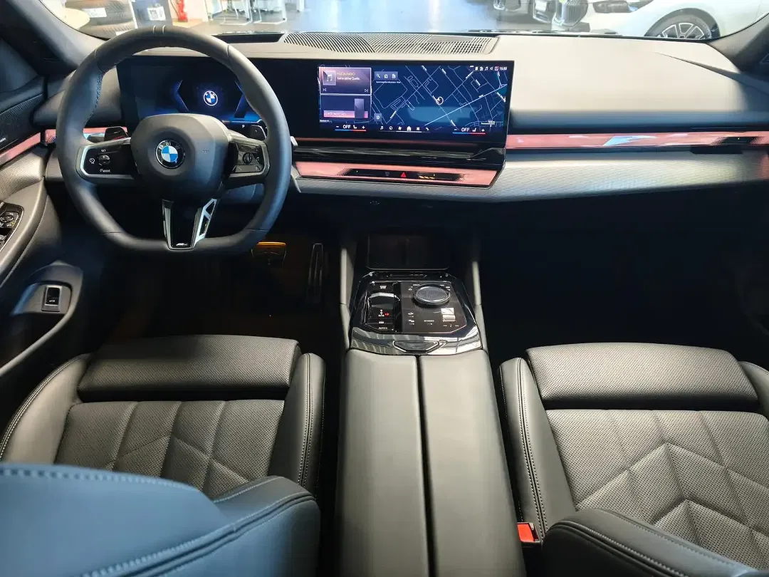 BMW 520 xDrive M Sport - Thumbnail 13