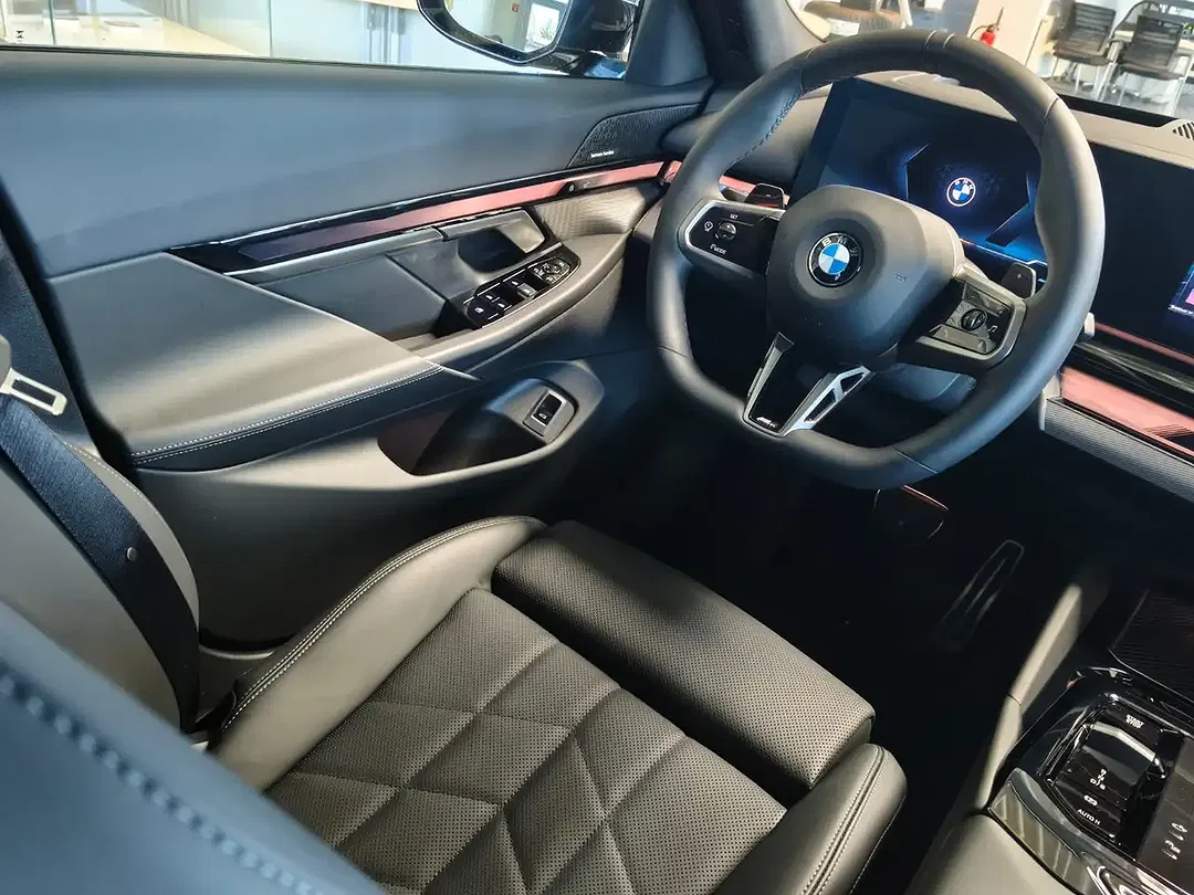 BMW 520 xDrive M Sport - Thumbnail 14