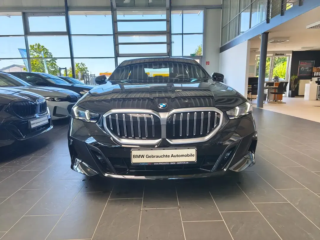 BMW 520 xDrive M Sport - Thumbnail 2