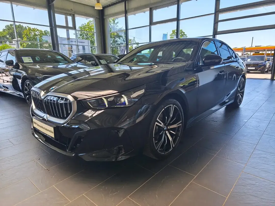 BMW 520 xDrive M Sport - Thumbnail 3