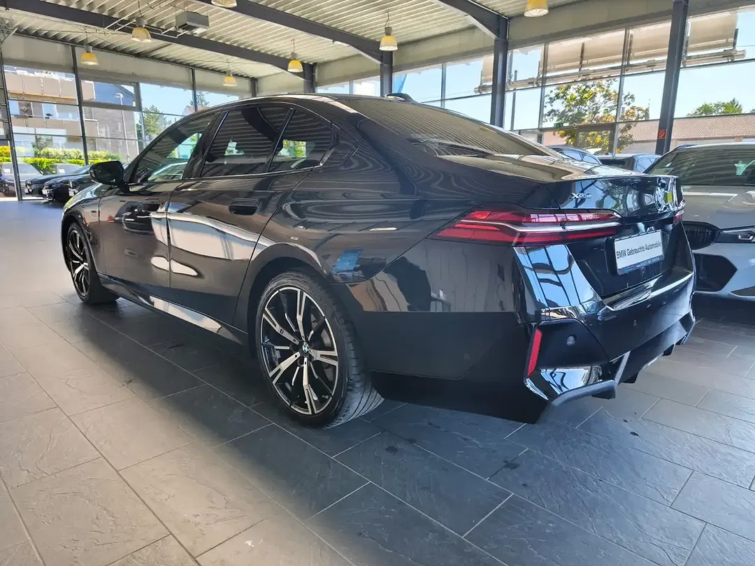 BMW 520 xDrive M Sport - Thumbnail 4