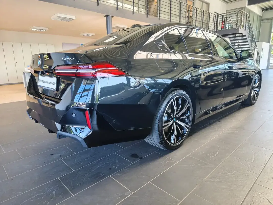 BMW 520 xDrive M Sport - Thumbnail 7