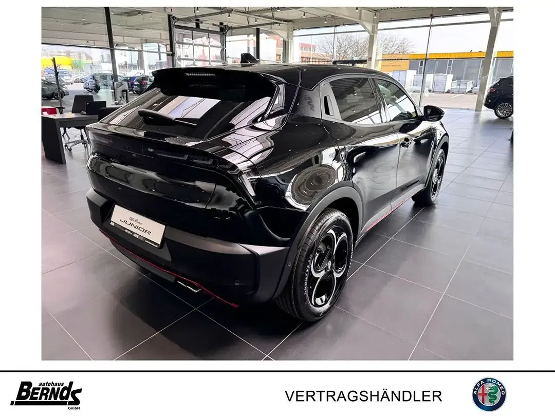 Alfa Romeo Junior 1.2 VGT Ibrida Speciale - Thumbnail 4