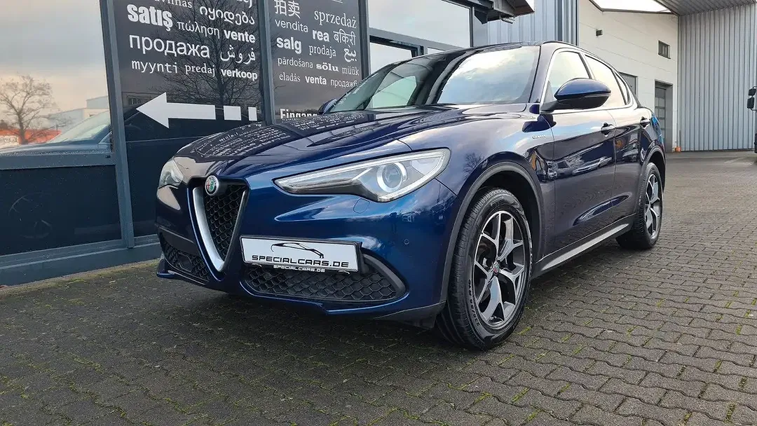 Alfa Romeo Stelvio Q4 Super - Thumbnail 3