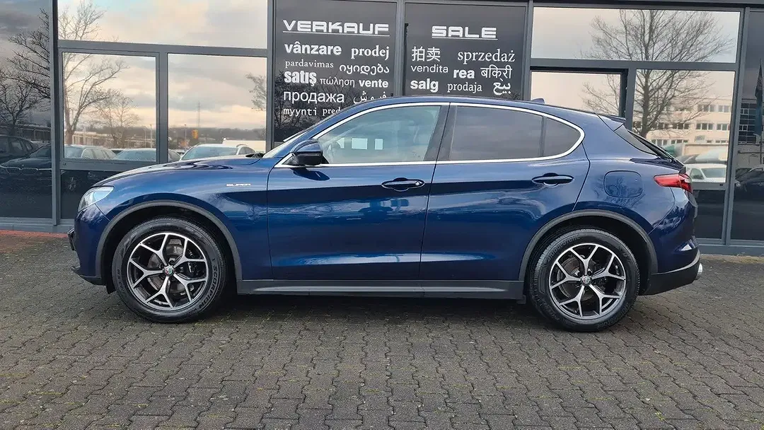 Alfa Romeo Stelvio Q4 Super - Thumbnail 4
