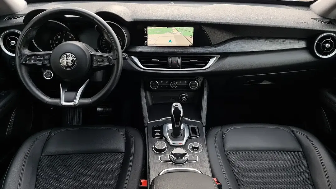 Alfa Romeo Stelvio Q4 Super - Thumbnail 9