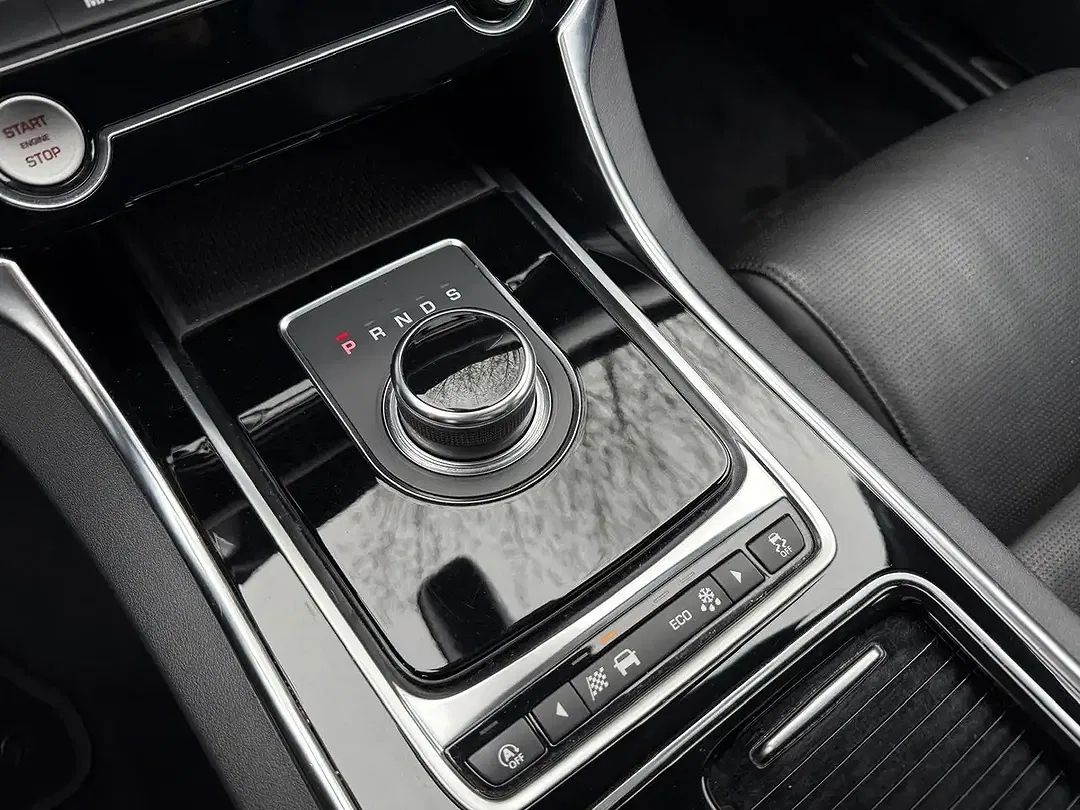 Jaguar XF 4x4 Sportbrake Chequered Flag - Thumbnail 6