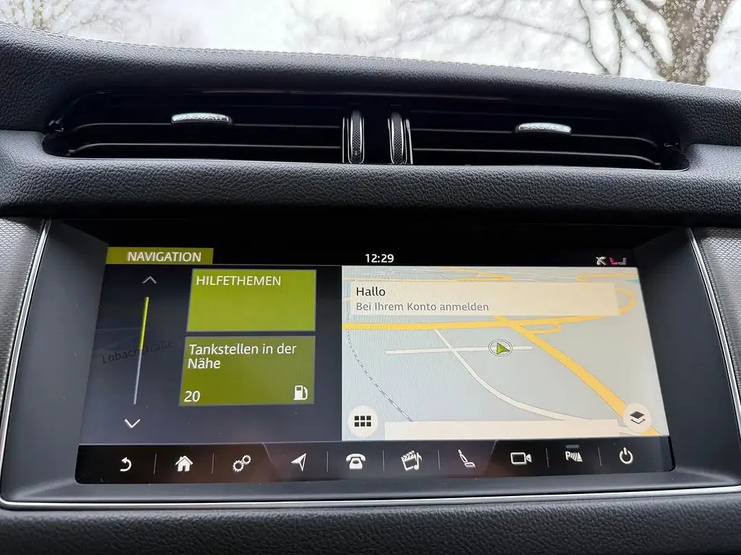 Jaguar XF 4x4 Sportbrake Chequered Flag - Thumbnail 7