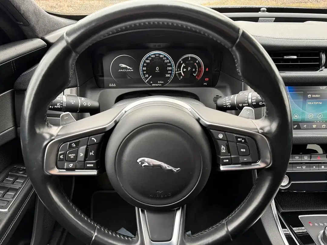 Jaguar XF 4x4 Sportbrake Chequered Flag - Thumbnail 8