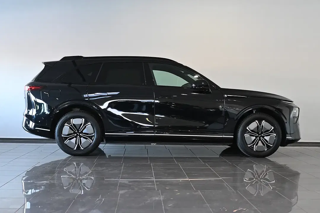 Xpeng G9 RWD Standard Range - Thumbnail 4