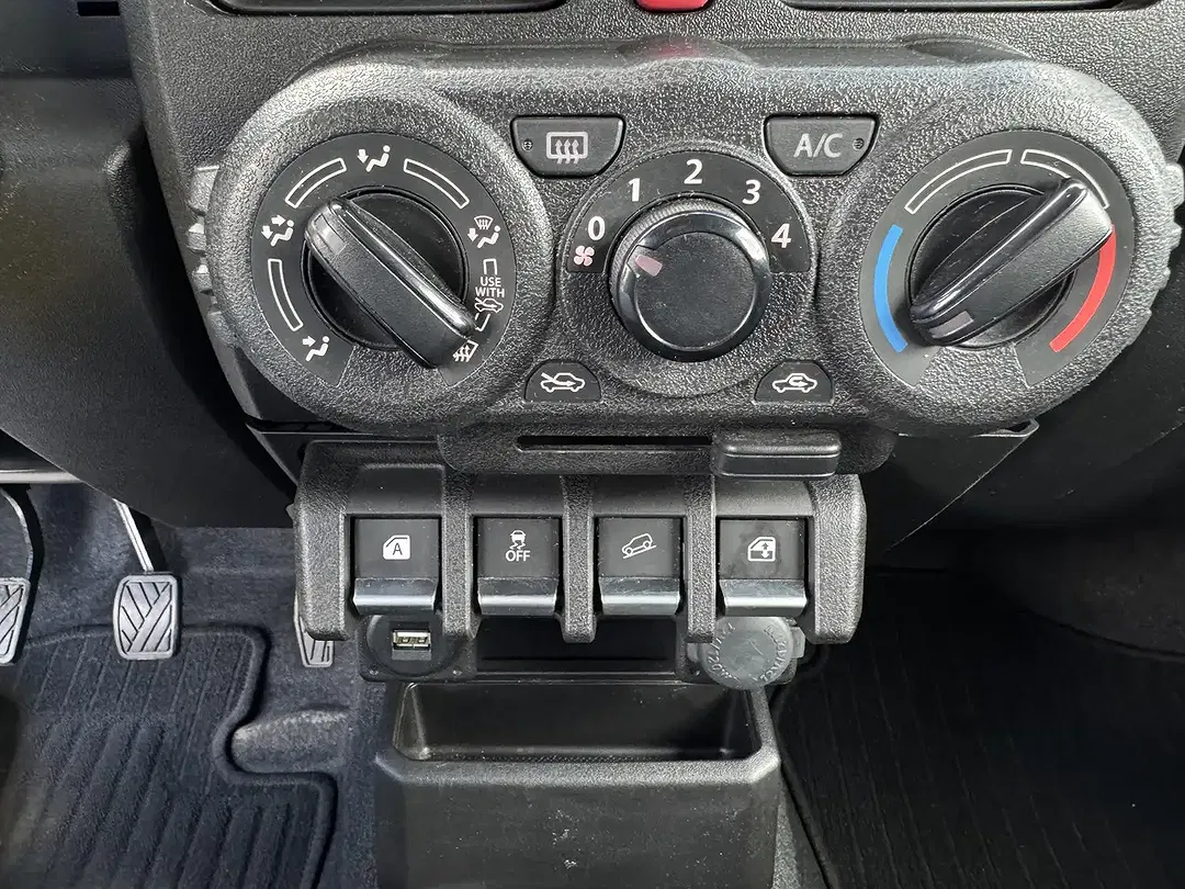 Suzuki Jimny 1.5 AllGrip 4x4 - foto 15