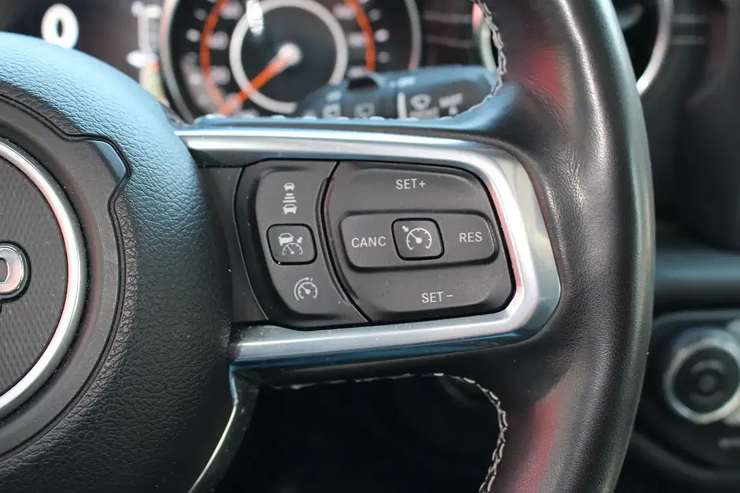 Jeep Wrangler Unlimited Sahara - Thumbnail 11