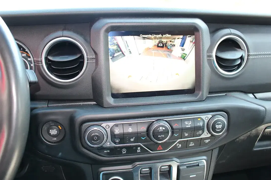 Jeep Wrangler Unlimited Sahara - Thumbnail 14