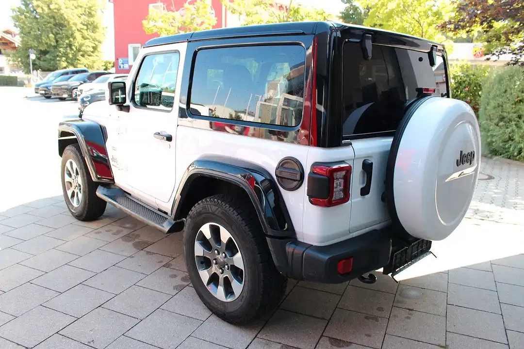 Jeep Wrangler Unlimited Sahara - Thumbnail 7