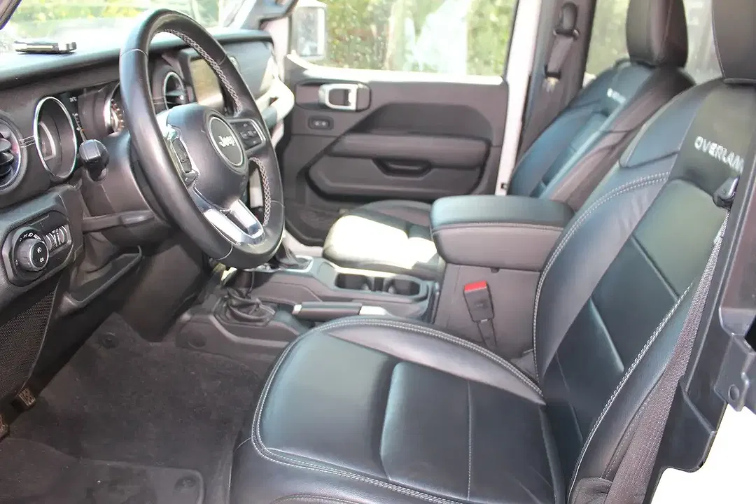 Jeep Wrangler Unlimited Sahara - Thumbnail 8