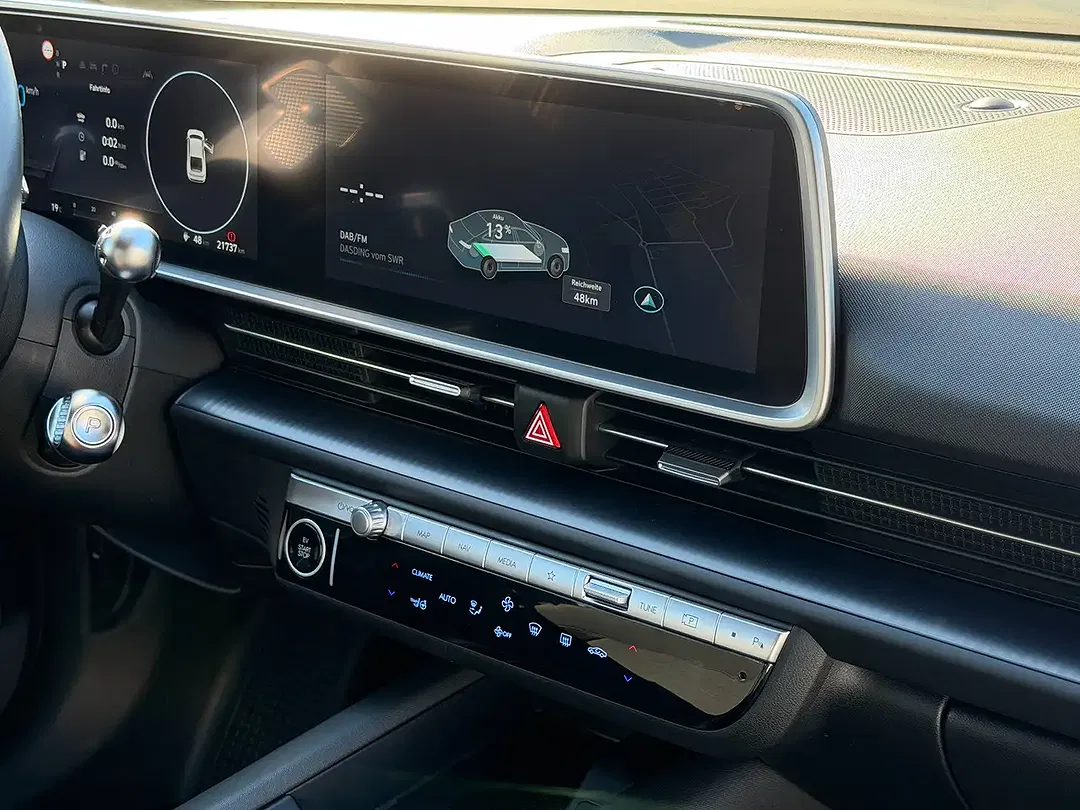 Hyundai IONIQ 6 - Thumbnail 12