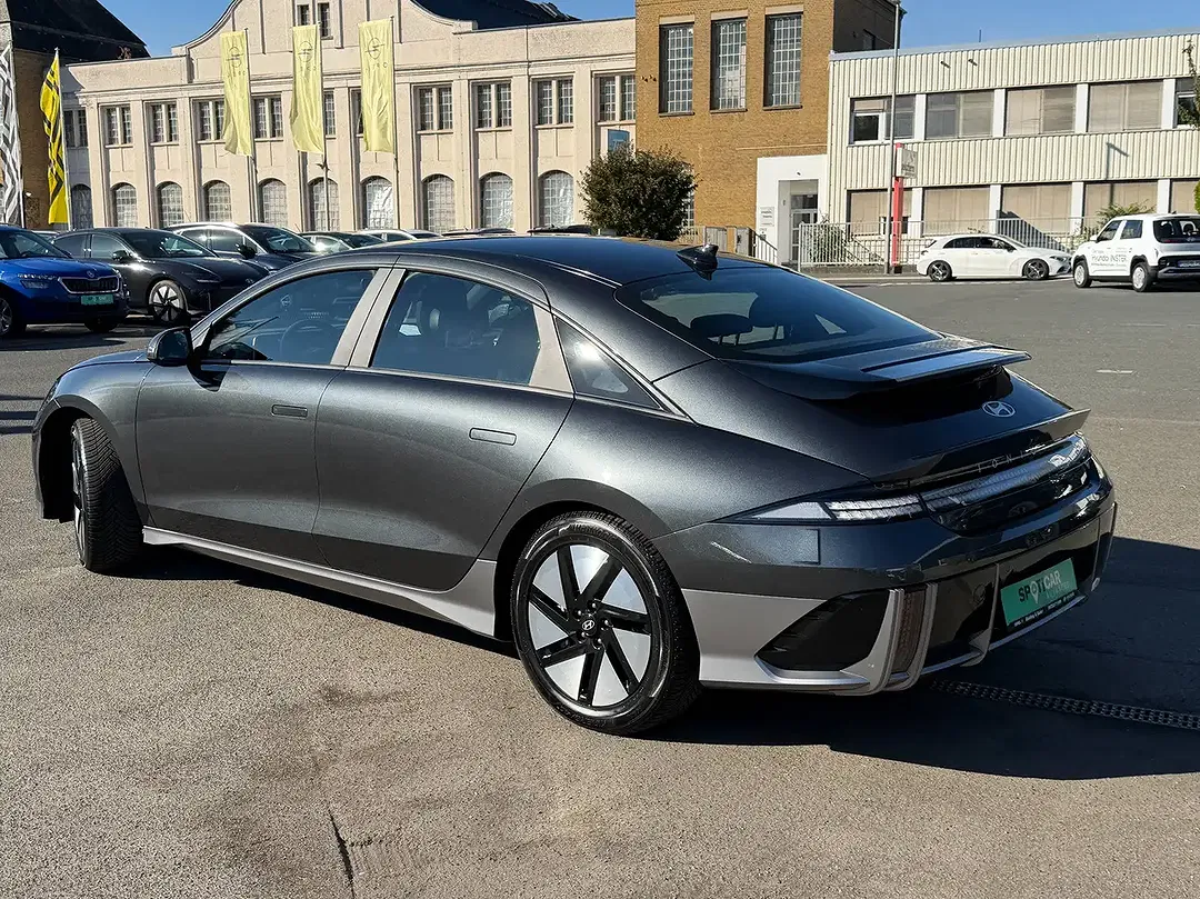 Hyundai IONIQ 6 - Thumbnail 3