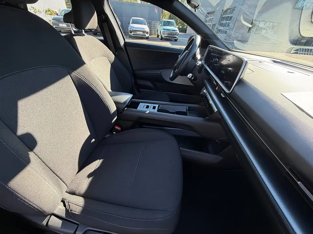 Hyundai IONIQ 6 - Thumbnail 8