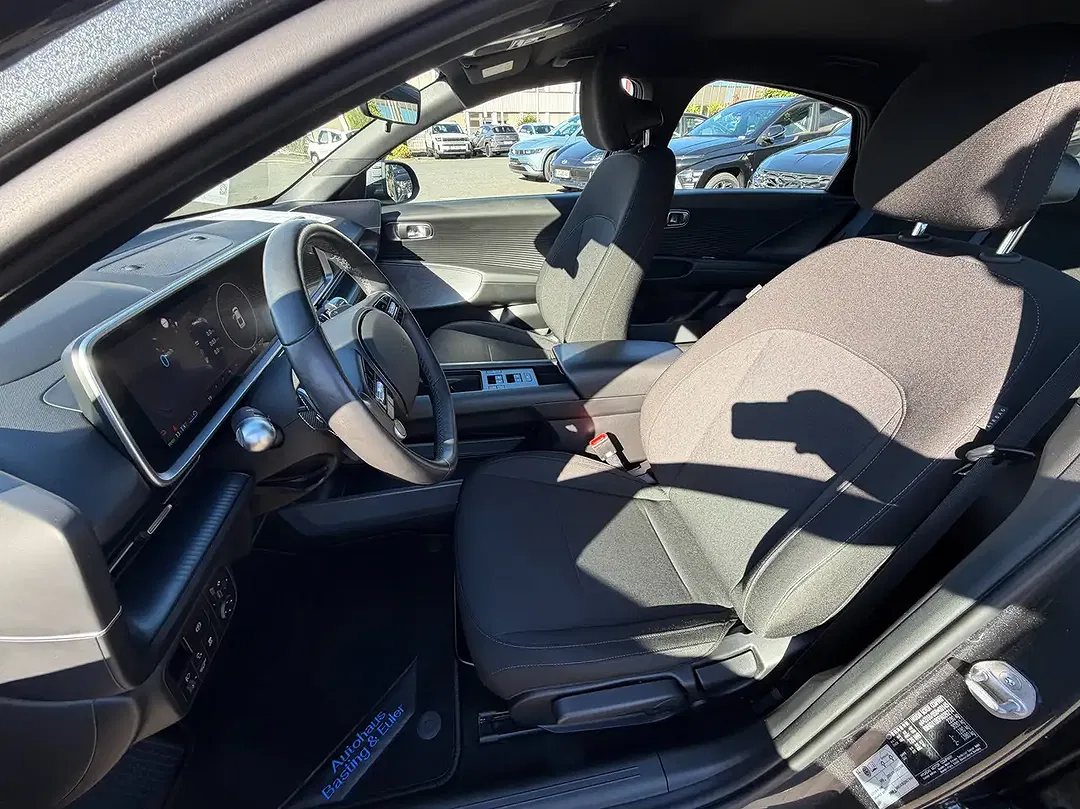 Hyundai IONIQ 6 - Thumbnail 9