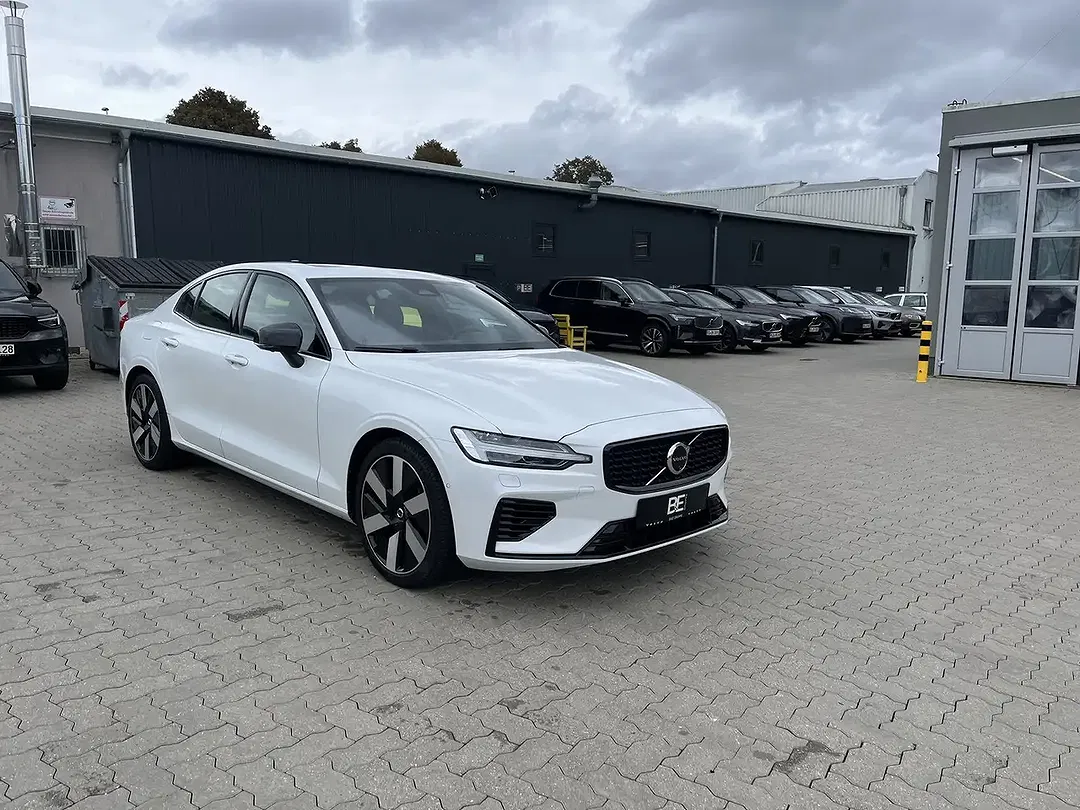 Volvo S60 T8 PHEV AWD Twin Engine Ultimate Dark - Thumbnail 3