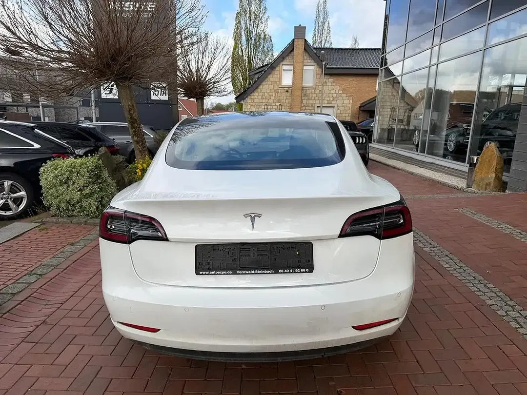 Tesla Model 3 Standard Range Plus - Thumbnail 5