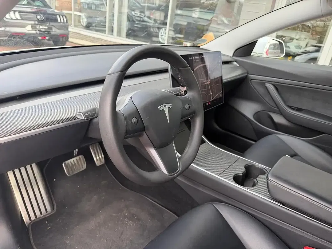 Tesla Model 3 Standard Range Plus - Thumbnail 7