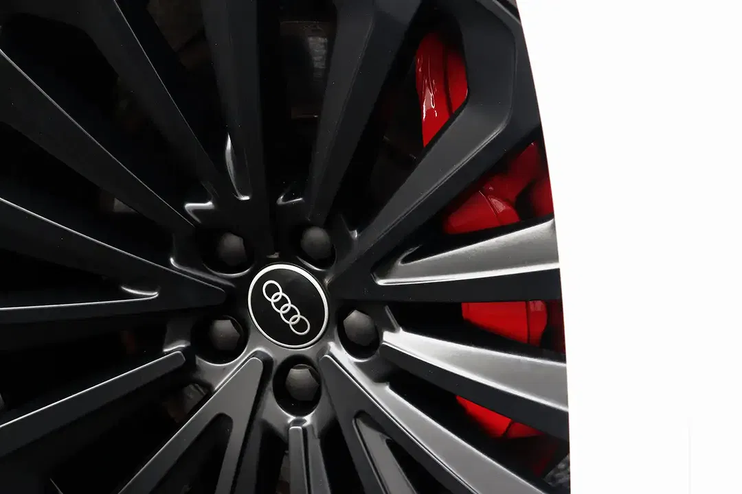 Audi Q8 e-tron 55 competition - foto 2