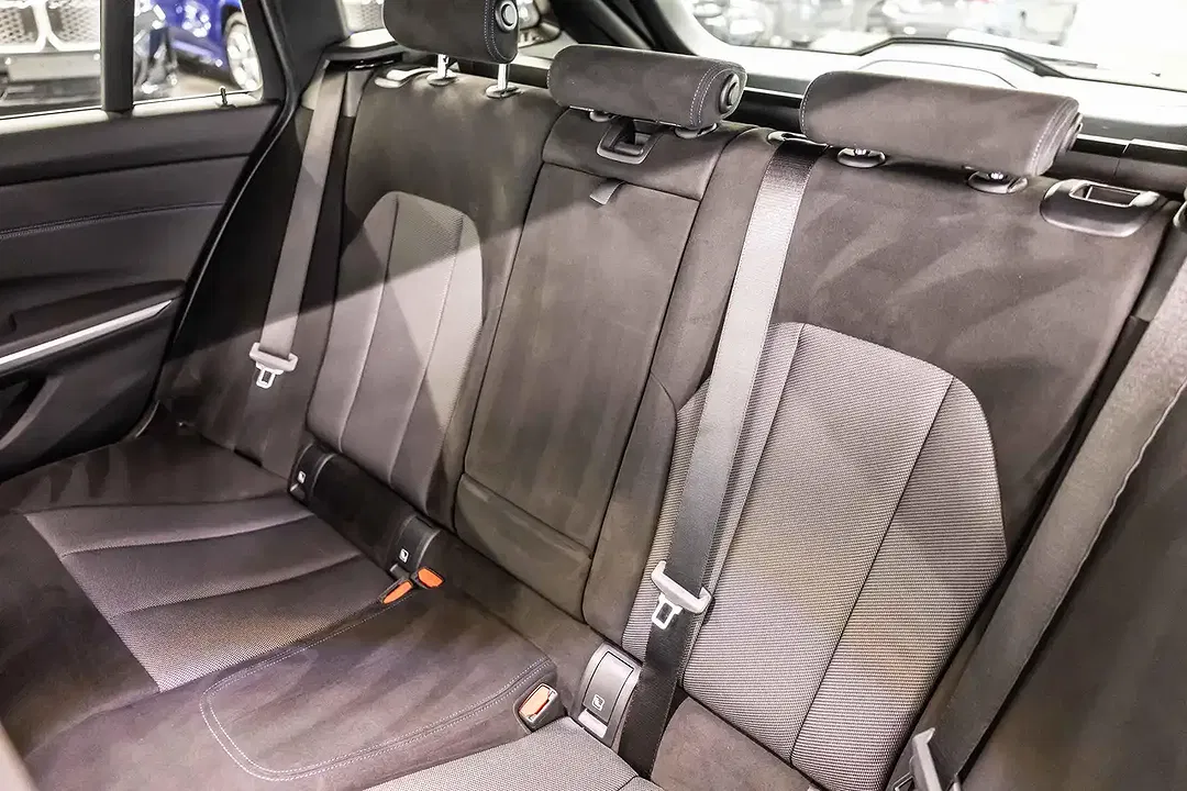 BMW 320 xDrive M Touring - Thumbnail 13