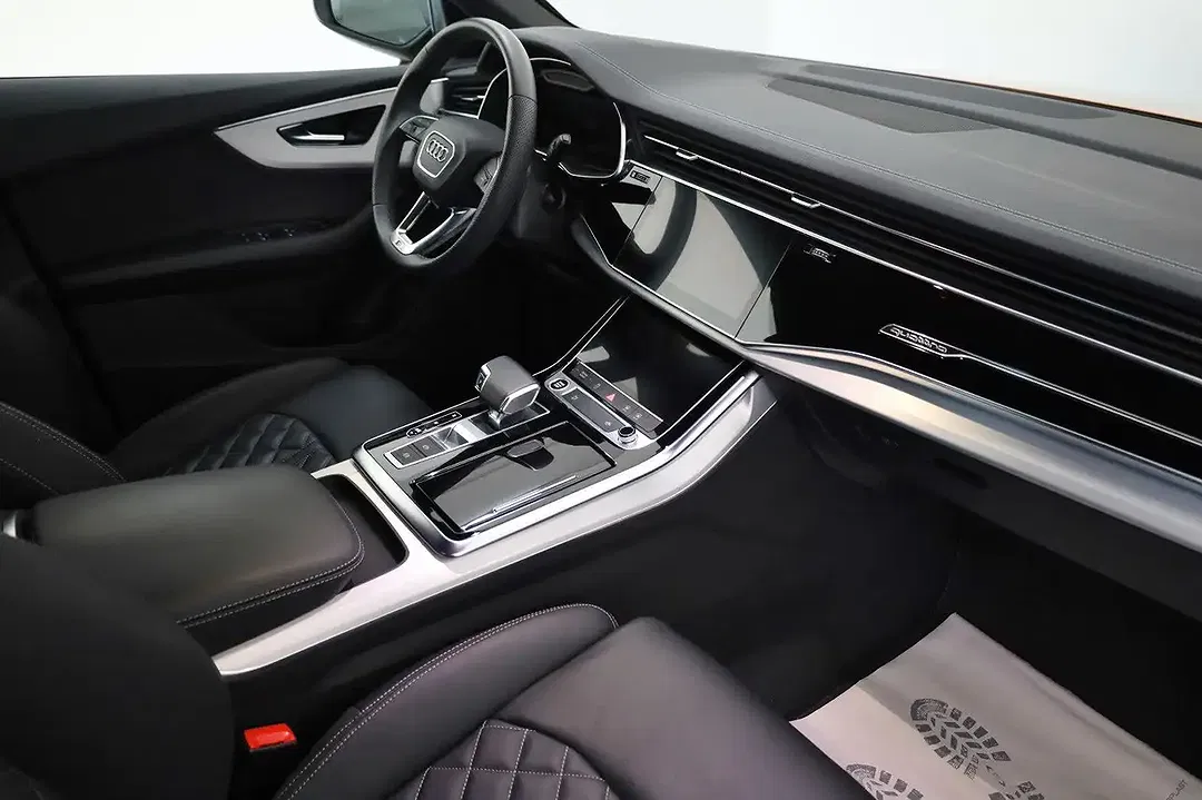 Audi Q8 60 TFSI e quattro Matrix LED S line - Thumbnail 3