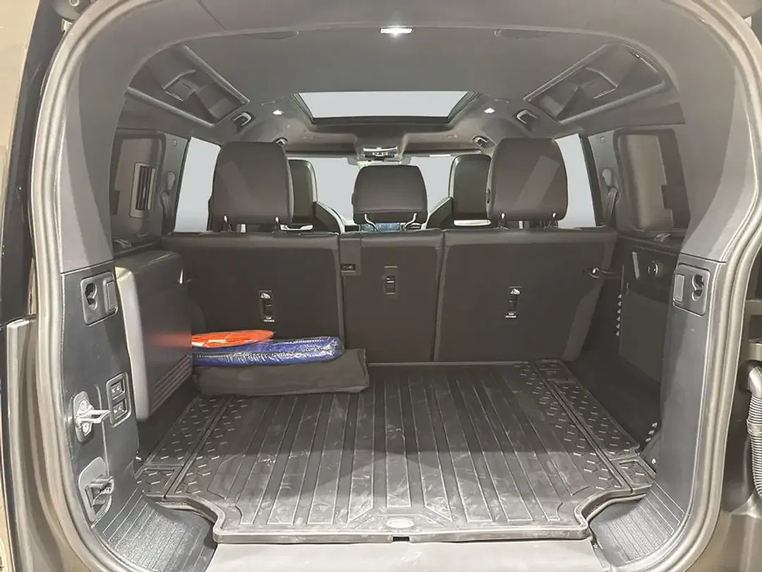 Land Rover Defender P635 OCTA 110 - Thumbnail 11