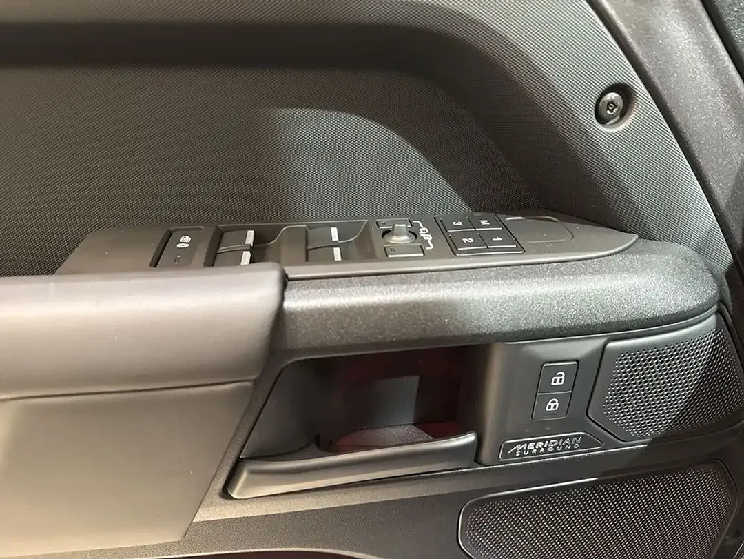 Land Rover Defender P635 OCTA 110 - Thumbnail 13