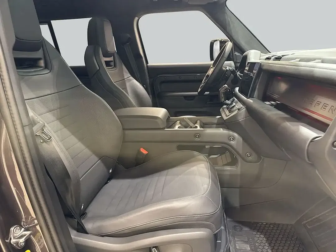 Land Rover Defender P635 OCTA 110 - Thumbnail 3