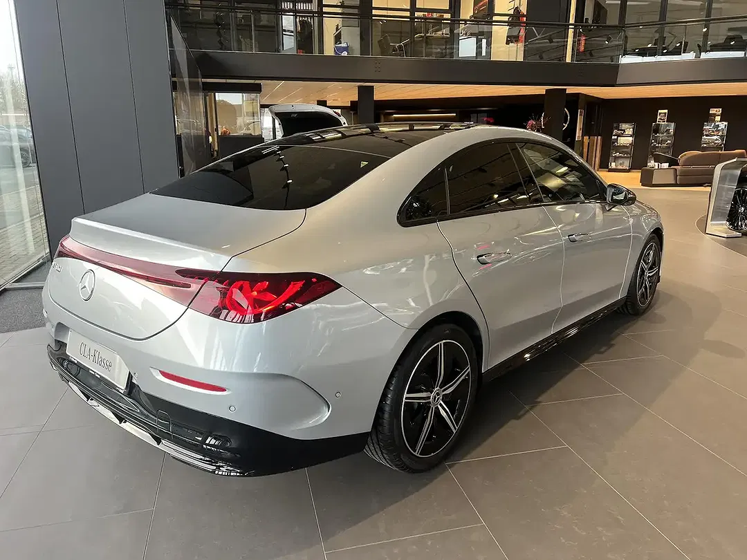 Mercedes-Benz CLA 180 AMG Line - Thumbnail 4