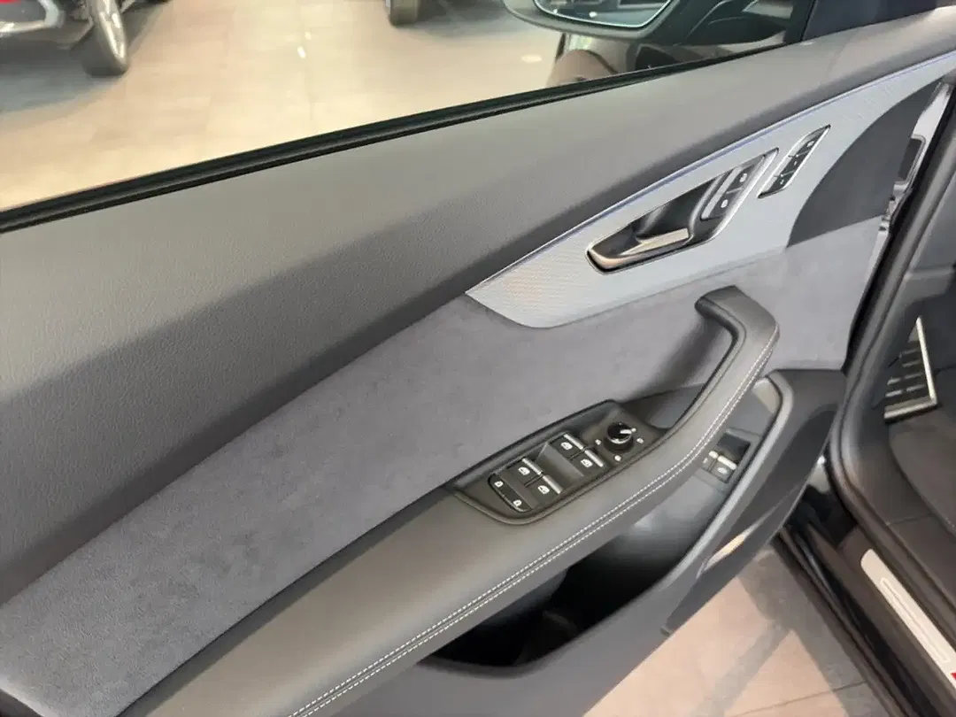Audi Q8 TFSI e quattro S line - Thumbnail 11