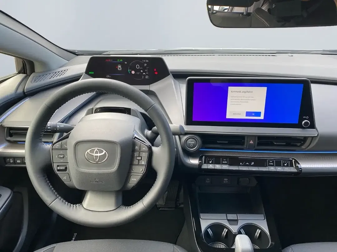 Toyota Prius PHEV - Thumbnail 8