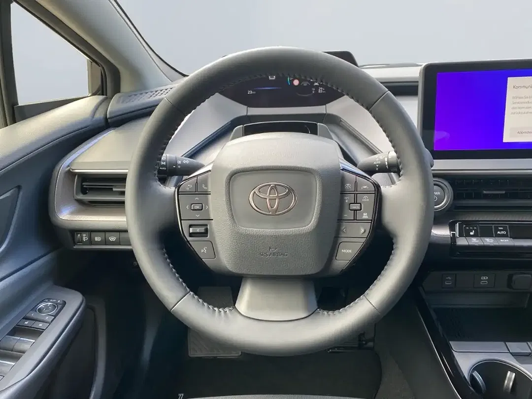 Toyota Prius PHEV - Thumbnail 10