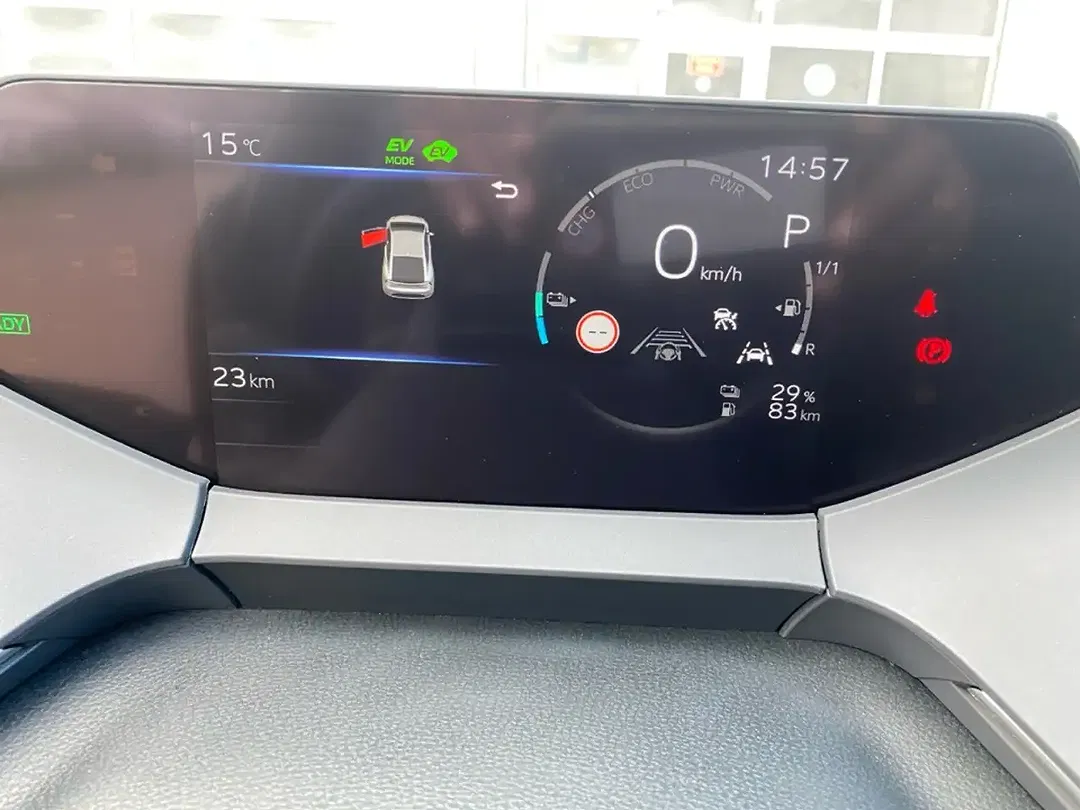 Toyota Prius PHEV - Thumbnail 12